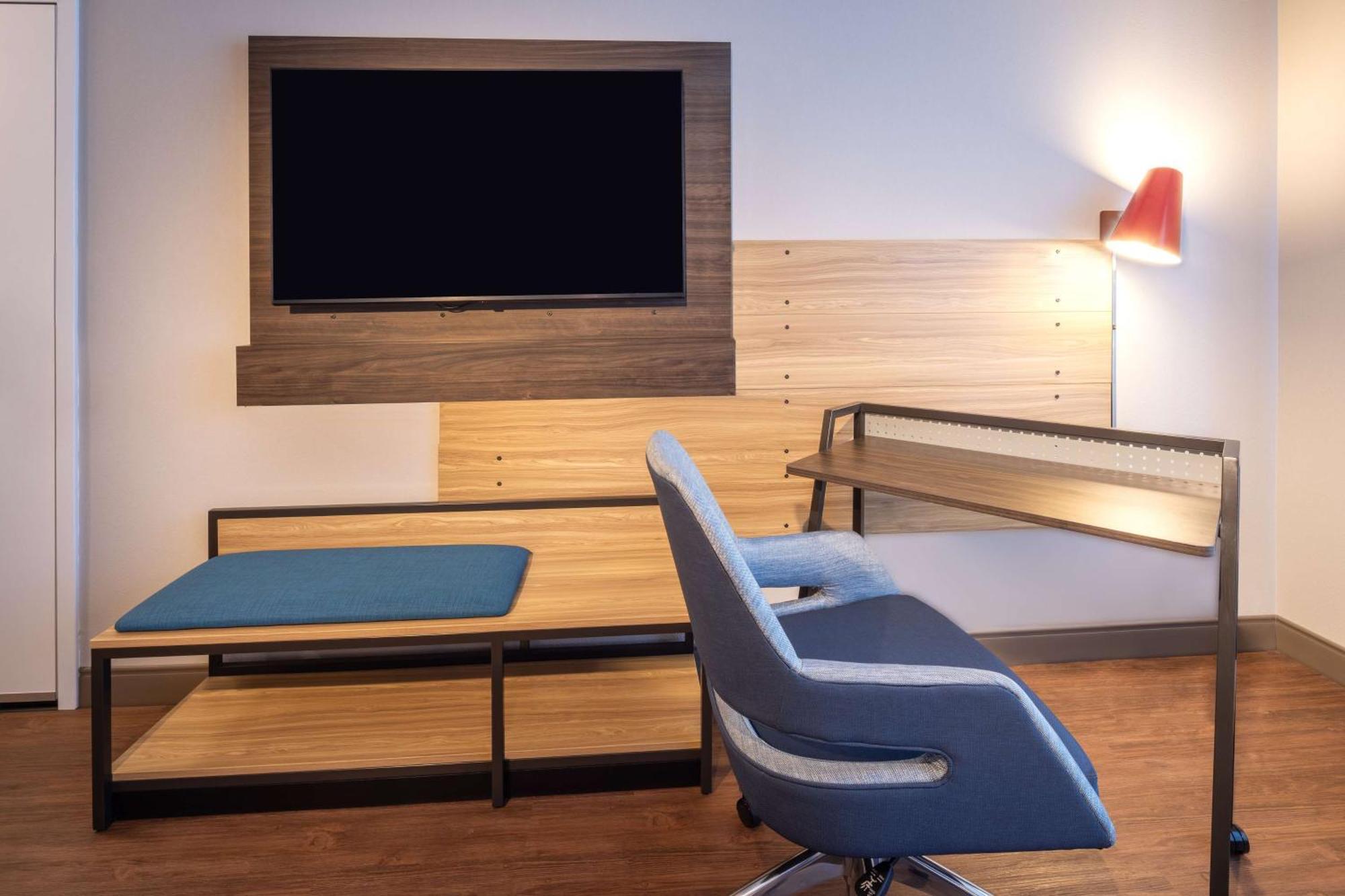 Tru By Hilton Yakima Airport Hotel Bagian luar foto