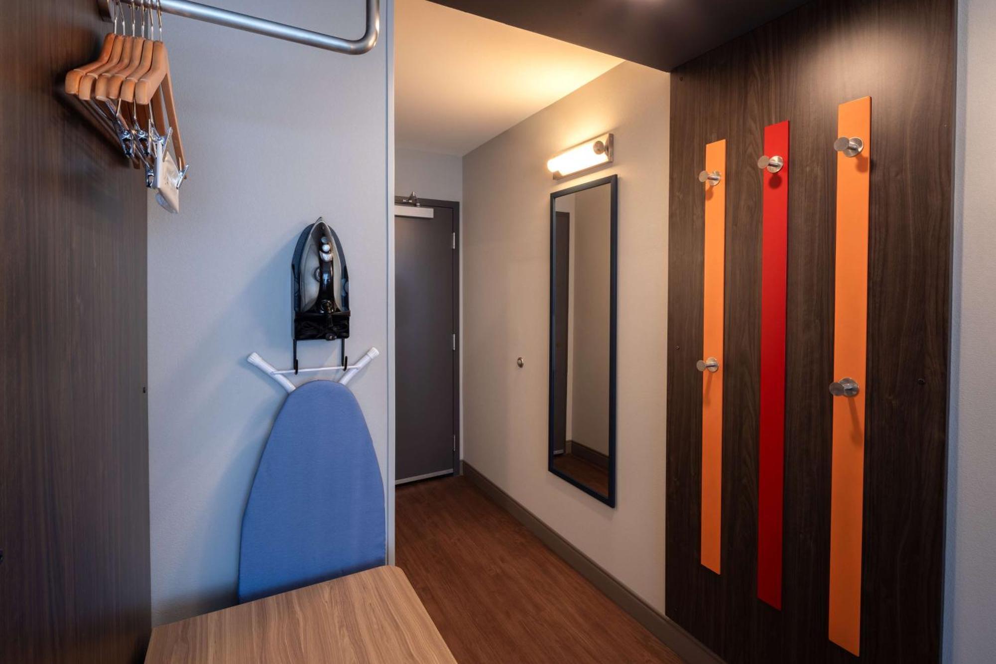 Tru By Hilton Yakima Airport Hotel Bagian luar foto