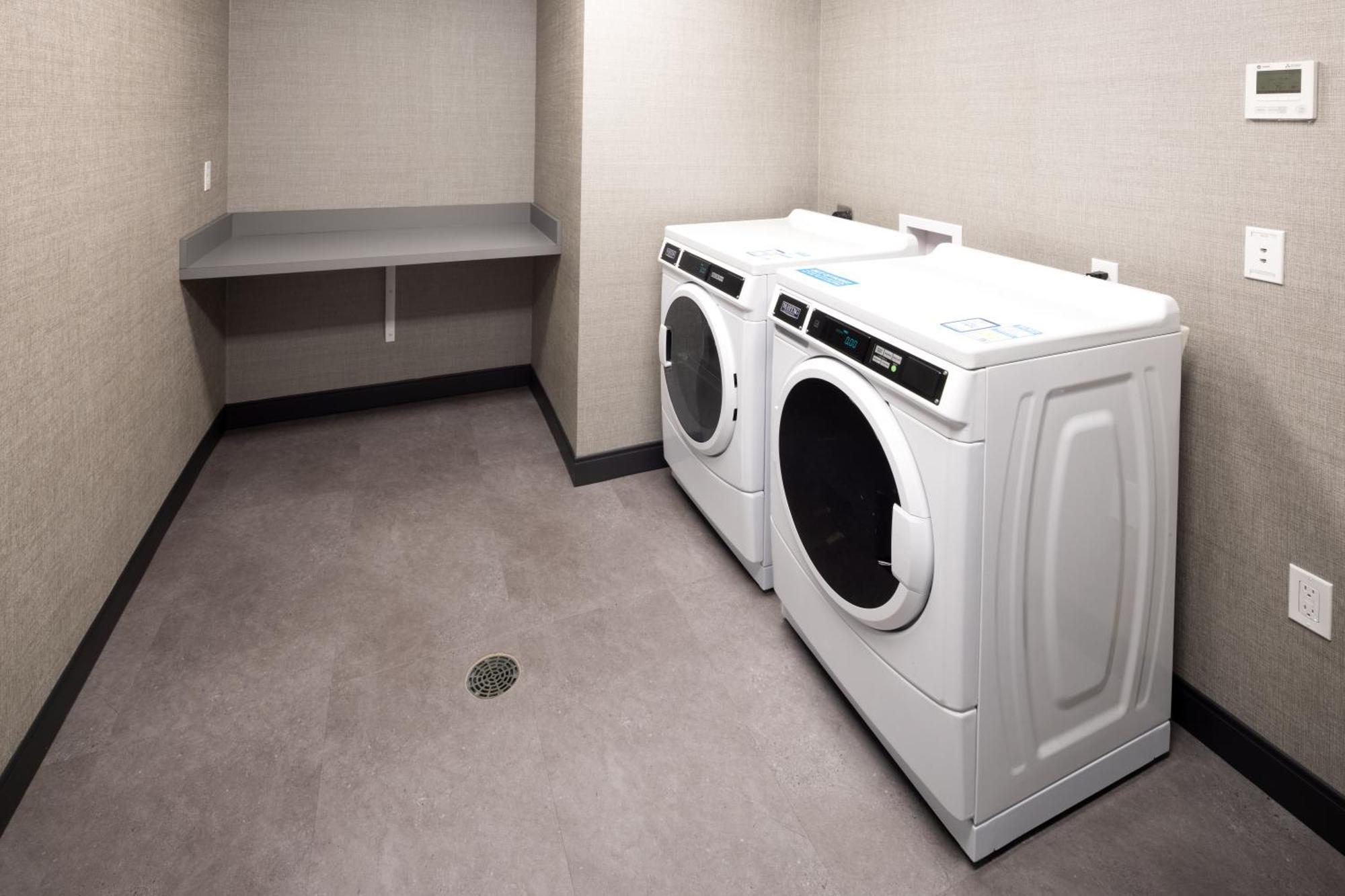 Tru By Hilton Yakima Airport Hotel Bagian luar foto
