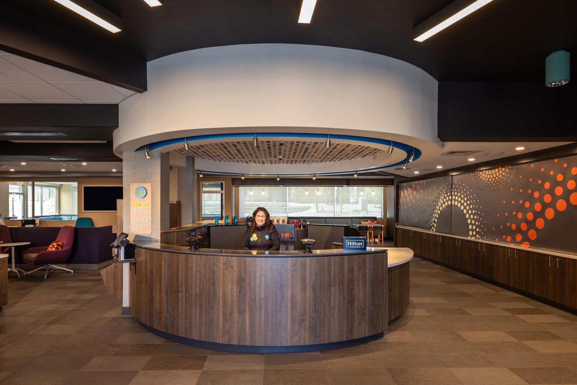 Tru By Hilton Yakima Airport Hotel Bagian luar foto